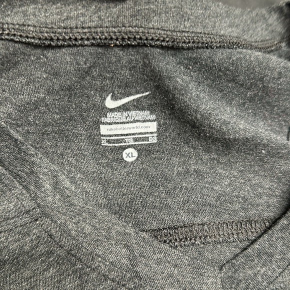 American Eagle Outfitters Black and White Graphic Tee - Picture 7 of 8